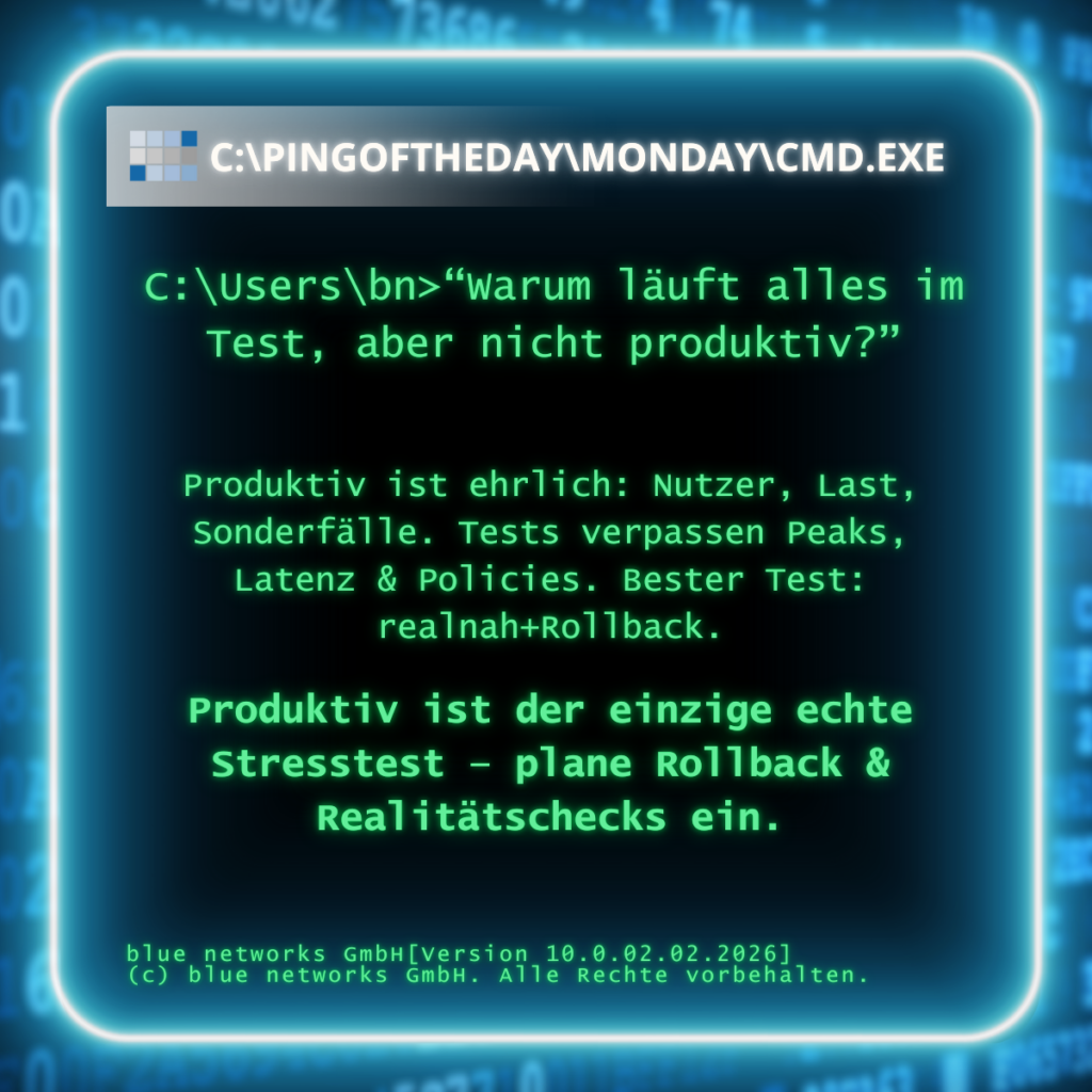 Grafik im Terminal-Stil mit der Frage „Warum läuft alles im Test, aber nicht produktiv?“ und dem Hinweis, dass Produktivumgebungen der echte Stresstest sind und Rollback sowie Realitätschecks eingeplant werden sollten.